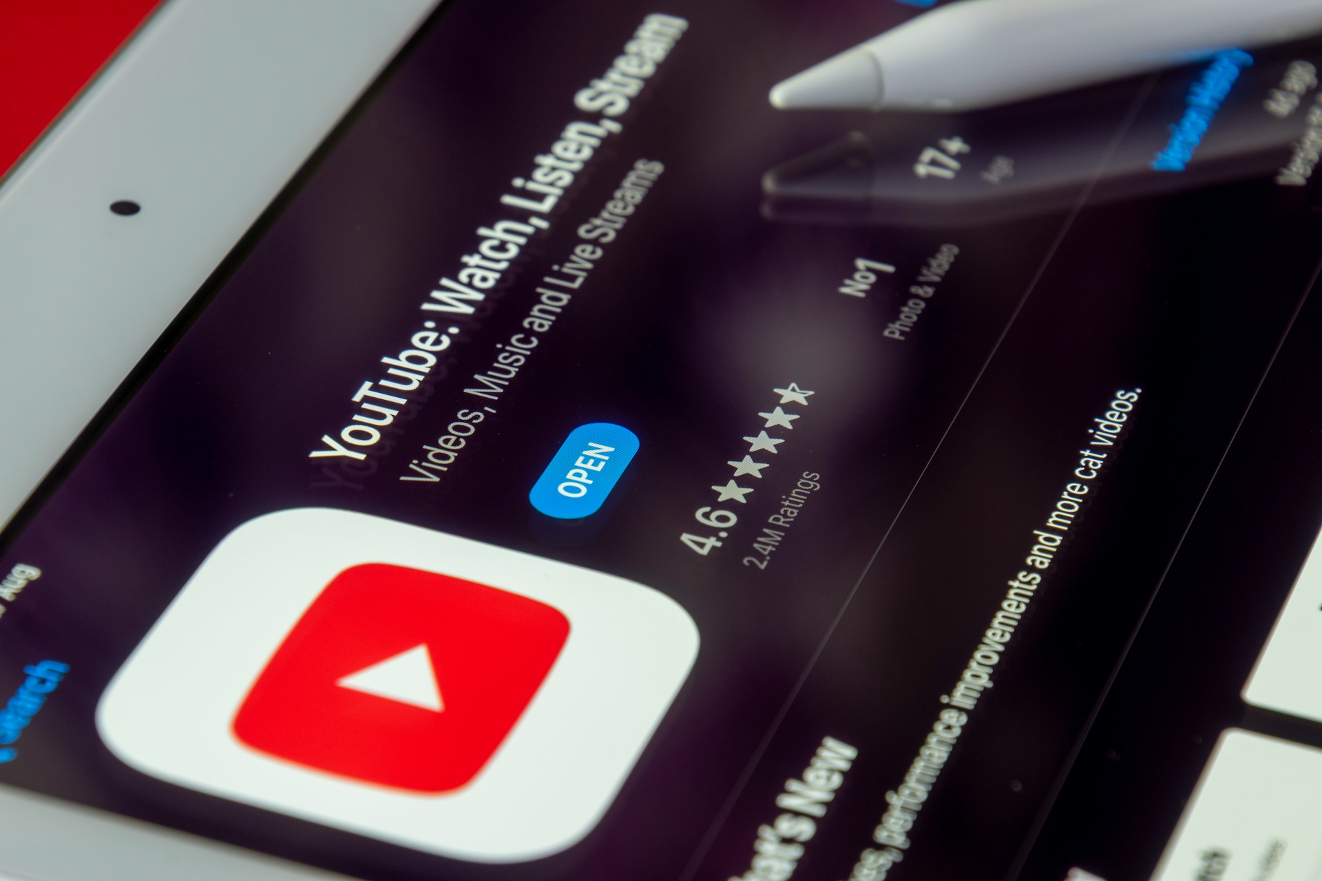 L'application officielle YouTube sur l'App Store © Souvik Banerjee — Unsplash